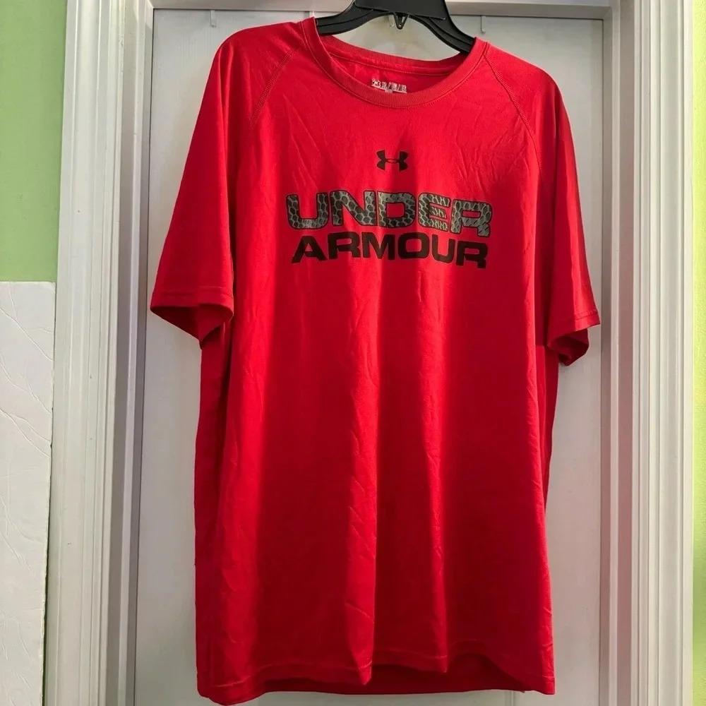 Under Armour Loose Red Short Sleeve Tee Shirt